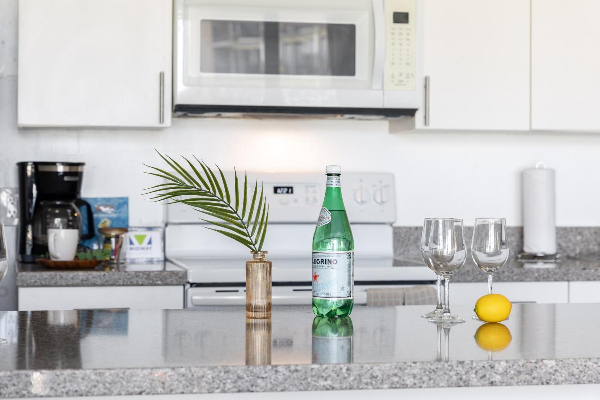 Aloha Vibes With Ocean Views, Near Beach & Parking! Honolulu Exterior photo